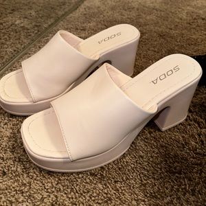 White platform sandal